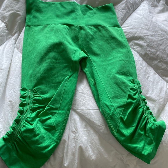 Lululemon Capri pants - Picture 4 of 5